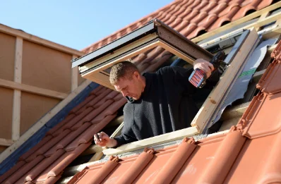 Pose de fenêtres de toit Velux à Roche-Morey